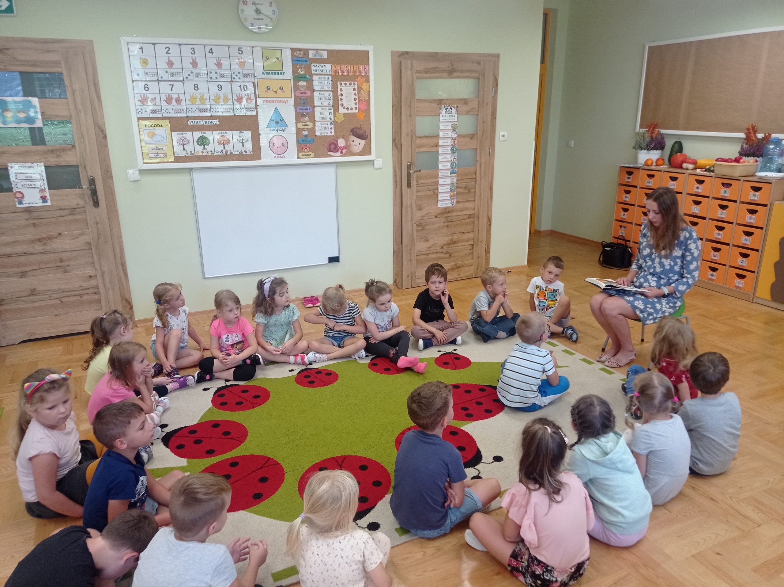 „Cała Polska czyta dzieciom” grupa Pszczółki