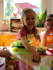 Robimy sałatkę owocową! – 4-latki Myszki