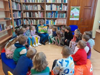 Dzień Bibliotekarza- gr. Pszczółki