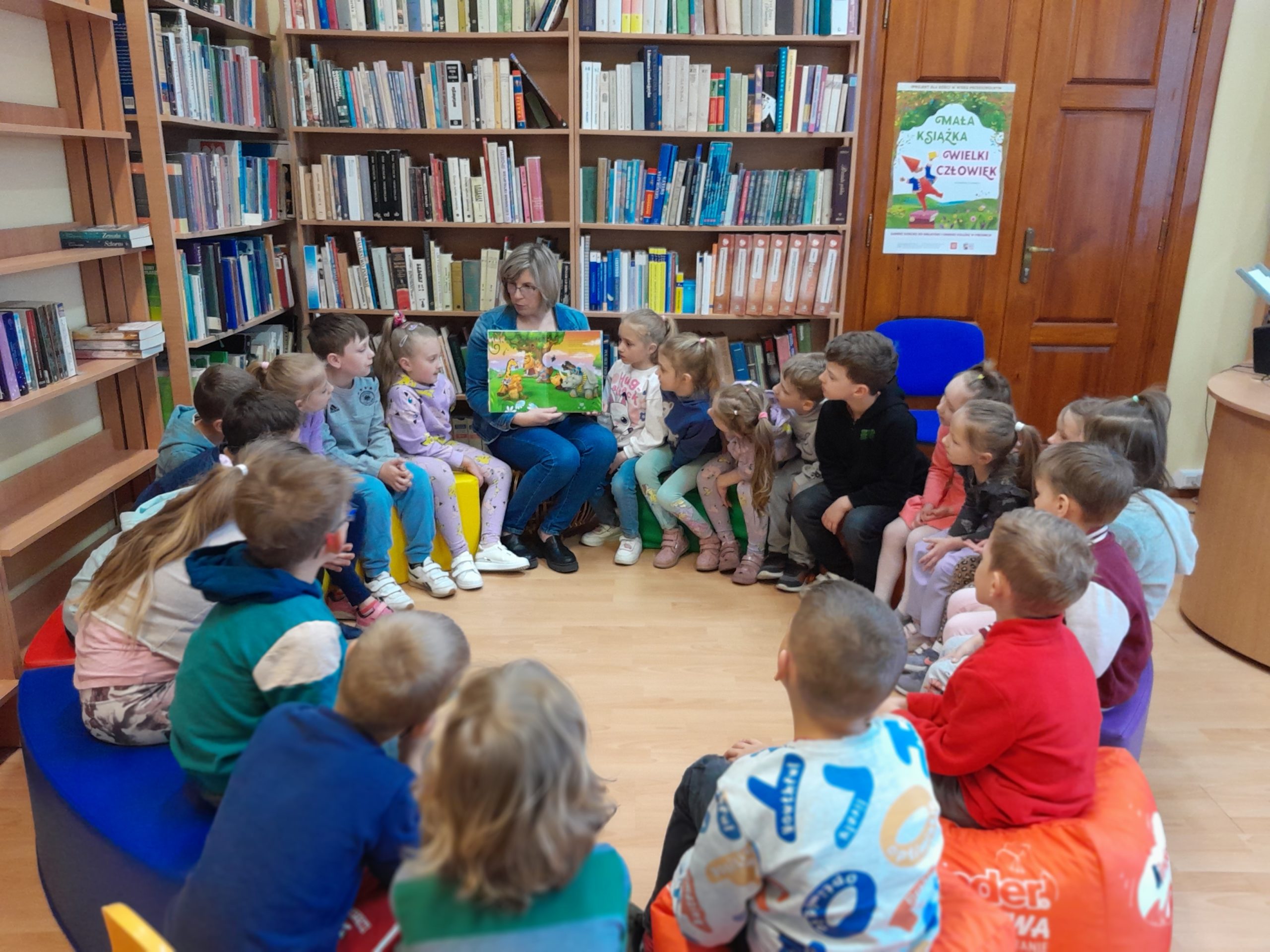 Dzień Bibliotekarza- gr. Pszczółki